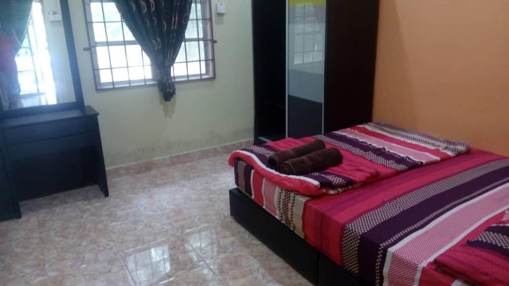 Holiday home Al-kautsar 3br Kid's Pool Aircond & Wi-fi Kota Bharu