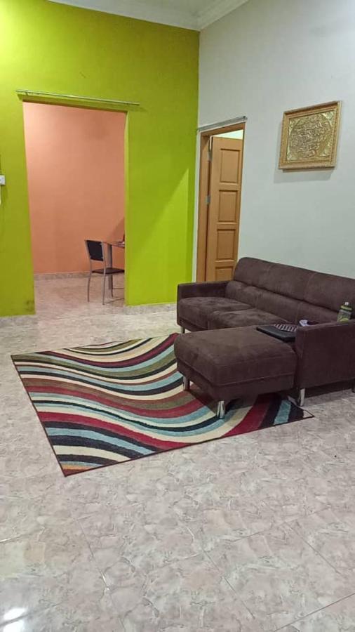 Al-kautsar 3br Kid's Pool Aircond & Wi-fi Holiday home Kota Bharu