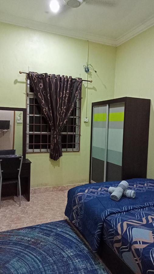 Holiday home Al-kautsar 3br Kid's Pool Aircond & Wi-fi *